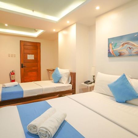 Arzo Hotel Premier Makati City Exterior photo
